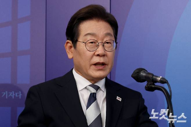 더불어민주당 제21대 대통령선거 경선에 나선 이재명 예비후보가 23일 오후 TV 초청 토론회에서 모두발언을 하고 있다. 국회사진취재단