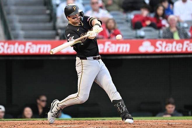 25일 LA 에인절스전에서 홈런을 치고 있는 맷 고스키.     애너하임 | AFP연합뉴스