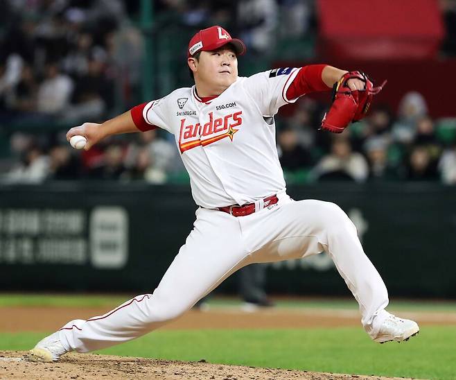 ▲ 지난해 고비를 넘기지 못했던 이로운은 올해 주자가 있는 상황에서도 강인한 모습을 보여주며 팀 불펜에서 큰 몫을 해내고 있다 ⓒSSG랜더스