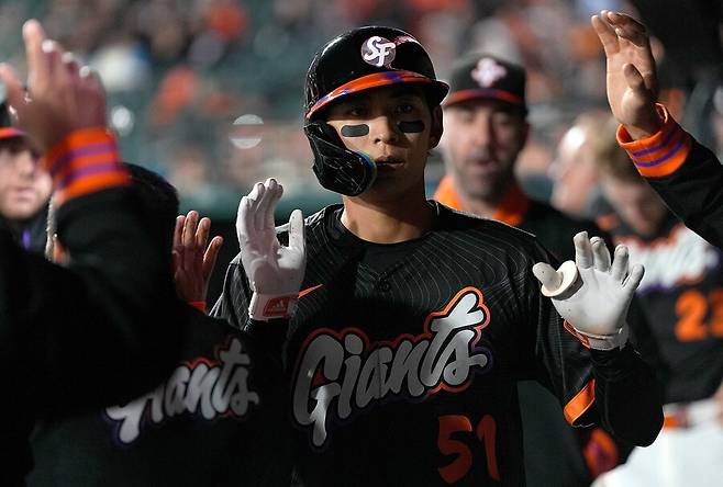 ▲ 샌프란시스코 자이언츠 팬들의 사랑을 듬뿍받고 있는 이정후. ⓒ연합뉴스/AP
