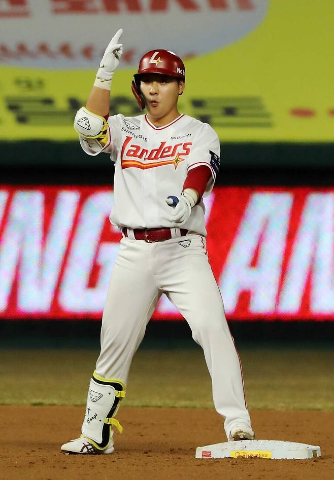 ▲ 20일 인천 LG전과 24일 수원 kt전에서 팀을 승리로 이끄는 맹활약을 펼치며 강한 인상을 남긴 최준우 ⓒSSG랜더스