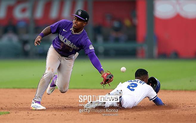 ▲ 콜로라도 로키스가 2025년 시즌 20패 선착 팀이라는 불명예 기록을 안았다. 25일 캔자스시티 로열스와 더블헤더에서 1, 2경기를 모두 내줬다. 1경기는 4-2로 앞서다 역전당했고, 2경기는 시종일관 리드당한 채 완패했다.