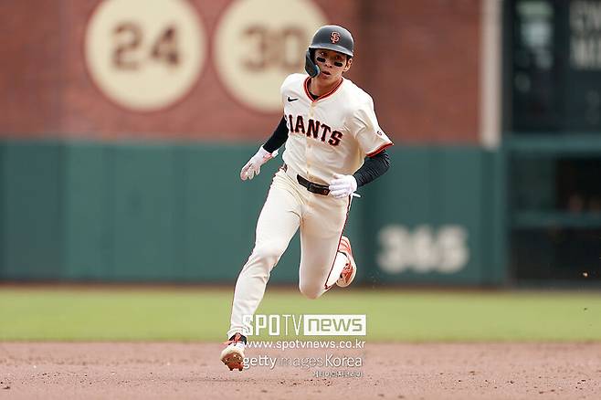 ▲ 바람을 가르며 달리는 \'바람의 손자\' 이정후.