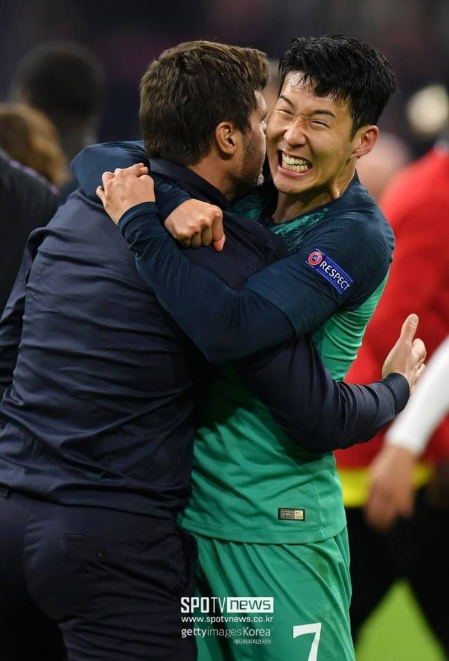 ▲ 포체티노 감독이 손흥민과 해리 케인을 적극 활용한 토트넘은 프리미어리그의 확실한 강팀으로 인정받았다. 손흥민에게도 '귀인'이다. 2015년 토트넘에 입단한 손흥민은 초반 다소 부진했으나, 포체티노 감독의 신뢰 속에 서서히 출전 시간을 늘려나갔고, 결국 구단을 대표하는 골잡이로 자리매김했다.