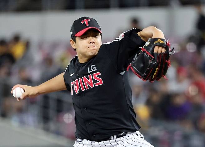 ▲ 9회 1점 리드를 지키고 세이브를 기록한 장현식 ⓒ연합뉴스