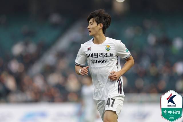 경기에 집중하는 신민하. /사진=한국프로축구연맹 제공