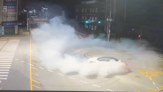 원주 시내 도로서 난폭운전하는 차량의 모습. [원주경찰서 제공. 재판매 및 DB 금지]