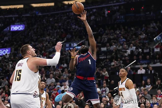 공격하는 제임스 하든 [AP=연합뉴스. 재판매 및 DB금지]