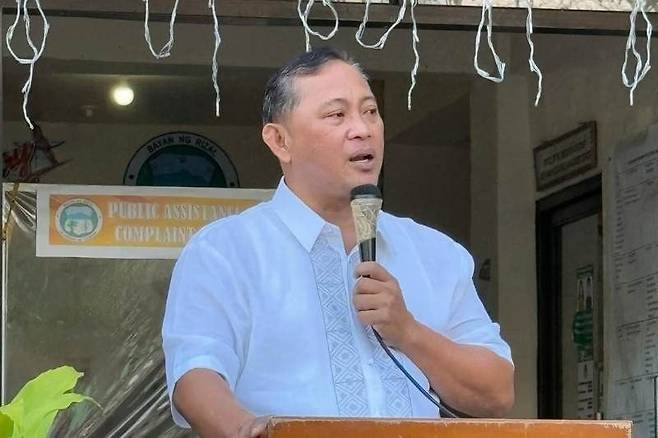 필리핀 리살시 시장, 유세 도중 총격 사망 지난 23일(현지시간) 필리핀 북부 루손섬 카가야주 리살시에서 선거 유세 도중 총격을 당해 숨진 조엘 루마 리살 시장. 2025.04.25
[필리핀스타 홈페이지 캡처. 재판매 및 DB 금지]