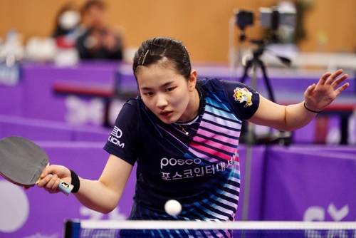 한국마사회와 대결 펼치는 포스코인터내셔널의 김나영 [촬영 이동칠]