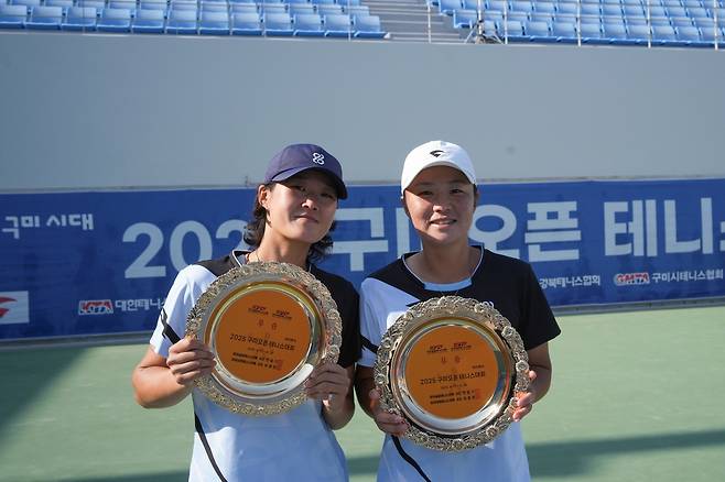 김다빈(왼쪽)과 김나리. [대한테니스협회 제공. 재판매 및 DB 금지]