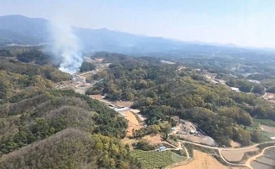 26일 오후 경북 봉화군 봉화읍 거촌리 야산에서 불이 나 30여 분만에 진화됐다. 사진=뉴스1(산림청 제공)