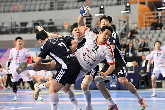 남자 핸드볼 H리그 두산이 10연패를 달성했다.(H리그 제공)