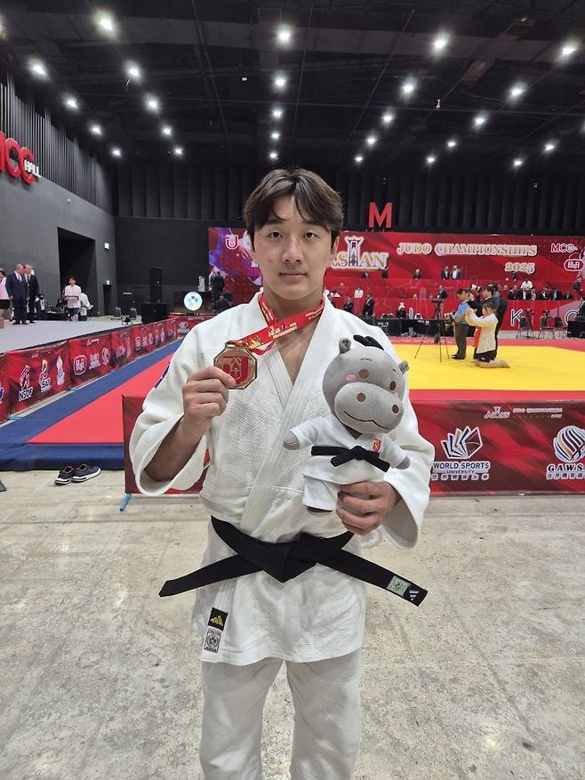 아시아유도선수권에서 금메달을 차지한 이준환(대한유도회 제공)