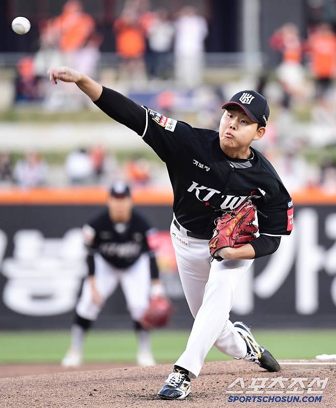 25일 대전 한화생명볼파크에서 열린 한화와 KT의 경기. 선발 투구하고 있는 KT 소형준. 대전=송정헌 기자songs@sportschosun.com/2025.04.25/