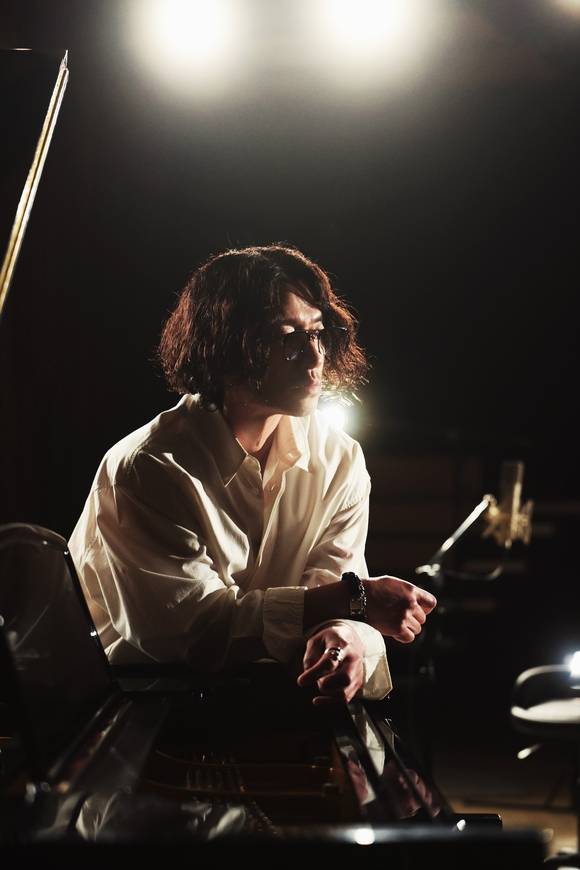 바비킴이 24일 오후 6시 두 번째 미니 앨범 'PART OF ME'를 발매했다. 일상 속 소중한 순간들과 깊이 있는 감정을 다채로운 장르와 풍부한 감성으로 그려낸 작품이다. /어트랙트