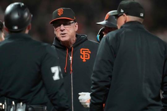 9회 이정후의 삼진 상황을 항의하는 샌프란시스코 멜빈 감독.