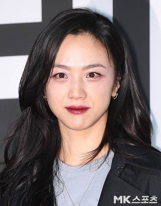 탕웨이는 패션에서도 독보적인 아우라를 뽐내며 현장을 압도했다. 사진=천정환 기자