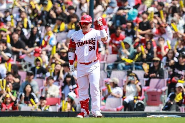 26일 광주 LG전에서 적시타를 친 최형우. 사진=KIA 제공