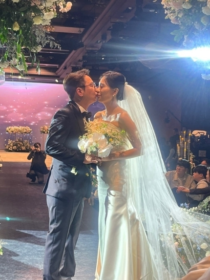 심현섭은 결혼 이후에도 방송 활동을 이어가며 팬들과의 소통을 계속할 예정이다.사진= 심현섭 SNS·가족 / 심희재