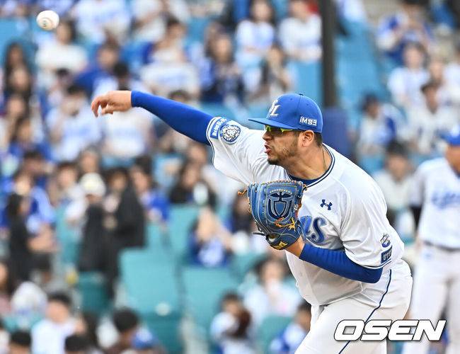 [OSEN=대구, 이석우 기자] 26일 대구삼성라이온즈파크에서 2025 신한 SOL 뱅크 KBO 리그 삼성 라이온즈와 NC 다이노스의 경기가 열렸다. 홈팀 삼성은 후라도가, 방문팀 NC는 이용찬이 선발 출전했다. 삼성 라이온즈 선발 투수 후라도가 역투하고 있다. 2025.04.26 / foto0307@osen.co.kr