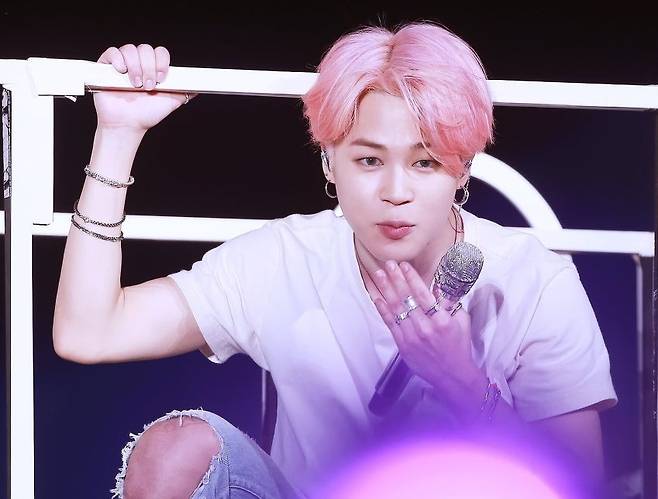 '봄의 전령' 방탄소년단 지민, 벚꽃보다 설레는 핑크 머리 남돌 1위