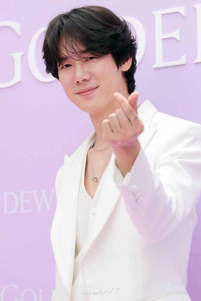 배우 유연석이 25일 오전 서울 성동구 성수동에서 열린 주얼리 브랜드 팝업 스토어 오픈 행사에 참석해 포즈를 취하고 있다. 2024.04.25 /사진=임성균