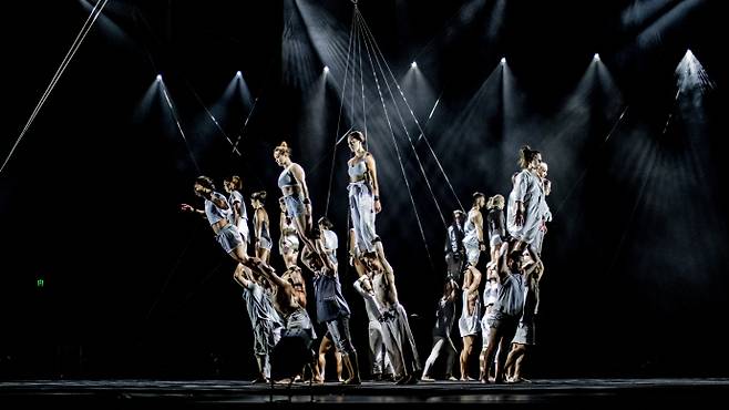 호주의 현대 서커스 '더 펄스(The Pulse)'