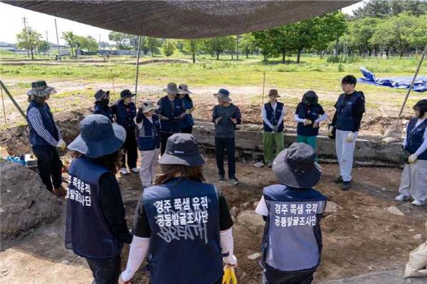 국립경주문화유산연구소가 25일부터 발굴조사 전문 인력 양성을 위해 동국대 WISE캠퍼스 고고미술사학과와 6차 공동발굴조사를 시작했다. 사진은 지난해 공동발굴조사 모습. 경주문화유산연구소