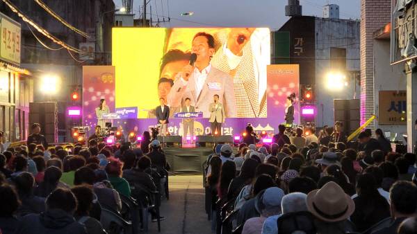 달달한 낭만야시장에서 김장호 구미시장이 인사말을 하고있다. 이봉한기자