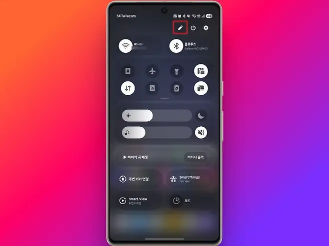 SKTelecom 원닭 하번 all 64 G  WiFi  블루투스 Galaxy Fit2 E9FC O N T F G 1  D  A 마지막 곡 재생 미디어 출력 o SmartThings 주변 기기 연결 기가제어 Smart View L 모드 화면 미러링