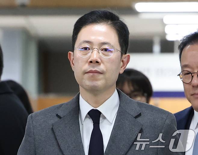 '고발사주' 의혹으로 재판에 넘겨진 손준성 검사가 지난해 12월 6일 서울 서초구 서울고법에서 열린 2심 선고공판에 출석하고 있다./뉴스1 ⓒ News1 ,송원영 기자