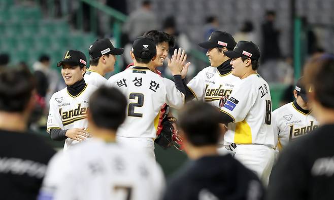 침묵하던 SSG 타선이 깨어나고 있다. 사진 | SSG 랜더스