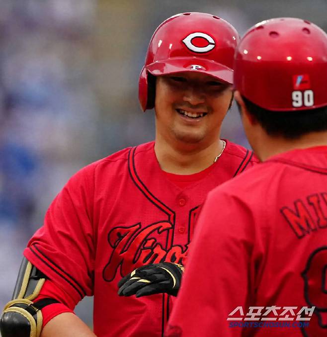 히로시마 좌완 선발 도코다는 26일 요코하마전에서 2루타를 포함해 3안타를 때렸다. 투수로 8이닝 2실점(비자책) 호투를 했지만, 타선이 침묵해 완투패를 했다. 사진캡처=스포츠닛폰 홈페이지