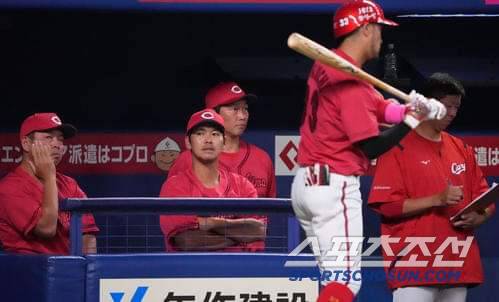 도코다가 투타에서 고군분투하는 동안 히로시마 타선은 10안타를 치고도 무득저메 그쳤다. 사진캡처=히로시마 카프 SNS