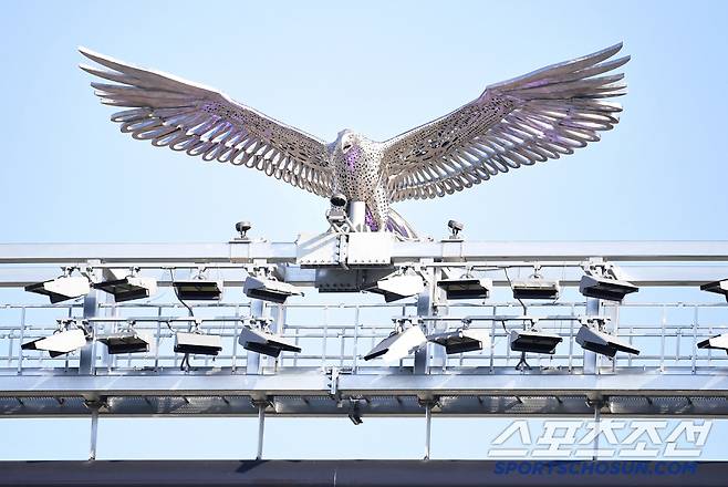 대전 볼파크 독수리 조형물.