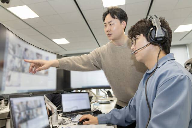 4월 19일 삼성전자 인재개발원(경기도 용인)에서 삼성전자 감독관이 삼성직무적성검사 응시자를 대상으로 예비 소집을 진행하는 모습(사진=삼성전자)