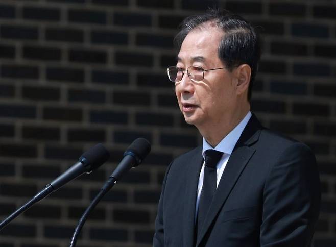 윤석열 전 대통령의 멘토로 불렸던 신평 변호사가 한덕수 대통령 권한대행 겸 국무총리를 "민주주의의 유일한 희망"이라고 평가했다. 연합뉴스