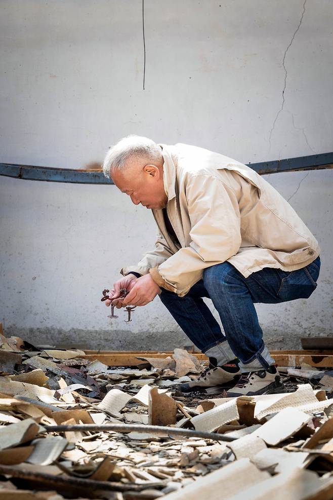 안영환 회장은 “그래도 산불이 하회마을까지 번지지 않아 다행”이라며 “산불 진화를 위해 고생하신 소방관과 공무원께 감사드린다”고 했다. /이건송 영상미디어 기자