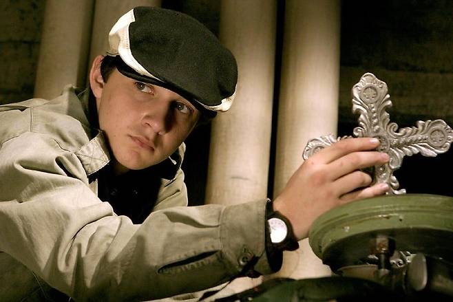 common_(8).jpg 영화 콘스탄틴에서 등장인물들 모두 신의 손에서 놀아난걸 보여준 장면