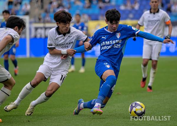 류준선(왼쪽, 성남FC), 박승수(오른쪽, 수원 삼성). 서형권 기자
