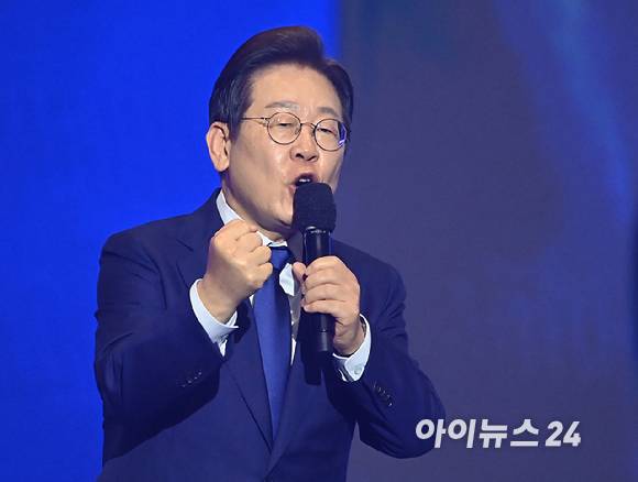 더불어민주당 이재명 대통령 후보가 27일 오후 경기 일산 킨텍스에서 열린 제21대 대통령선거 후보자 선출을 위한 수도권·강원·제주 합동연설회에서 수락연설을 하고 있다. [사진=곽영래 기자]