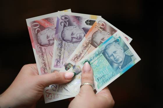 찰스 3세 영국 국왕의 초상화가 담긴 파운드 지폐.EPA=연합뉴스