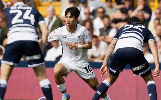 밀월을 상대로 선발 출전한 스완지시티 공격수 엄지성