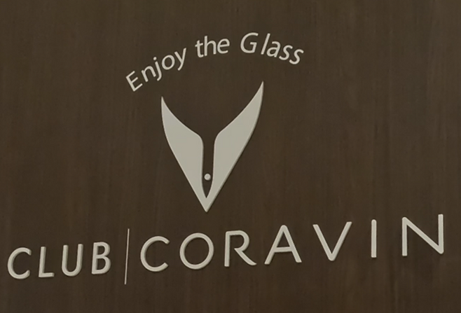 코라빈의 의미는 라틴어로 ‘코라(Cora)’가 심장을 뜻하고, 빈(Vin)은 포도주를 의미하는 라틴어의 ‘비넘(vinum)’에서 따왔다고 하네요. 그래서 로고도 심장처럼 생겼고 가운데가 바늘을 의미합니다. 안병준 기자