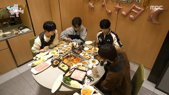 제로베이스원 멤버 4명이 훠궈를 48만원 어치 먹었다. /사진=MBC '전지적 참견 시점' 캡처