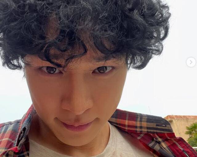 강유석은 '언슬전'에서 아이돌이었다가 의사로 전향한 엄재일 역을 맡았다. / 강유석 소셜미디어 캡처