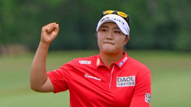 4언더파를 몰아쳐 공동 선두를 회복한 유해란. [사진=LPGA]
