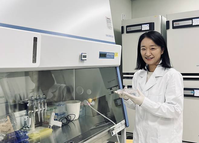 최민이 KAIST 뇌인지과학과 교수가 파킨슨병 관련 연구를 수행하고 있다.[KAIST 제공]