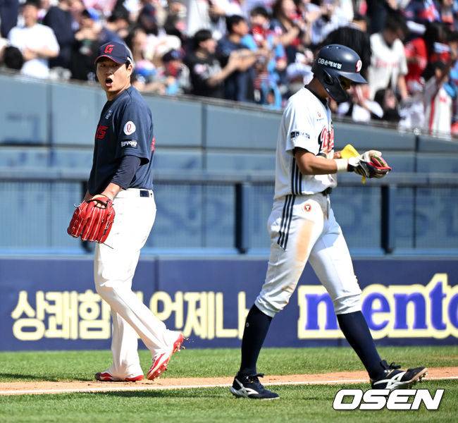 옛 동료 김민석 크게 부르는 나균안